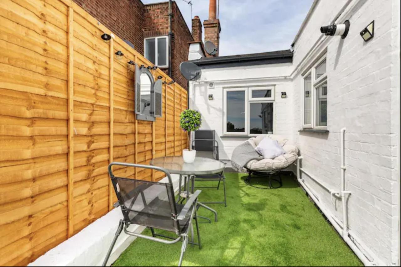 Luxury 3-Bed Apartment Near To London With Parking Hornchurch Exterior foto