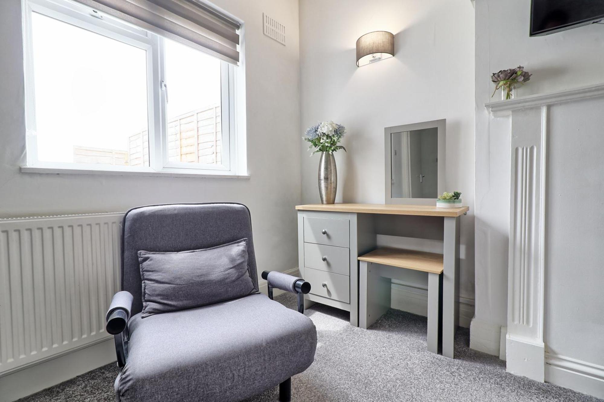 Luxury 3-Bed Apartment Near To London With Parking Hornchurch Exterior foto