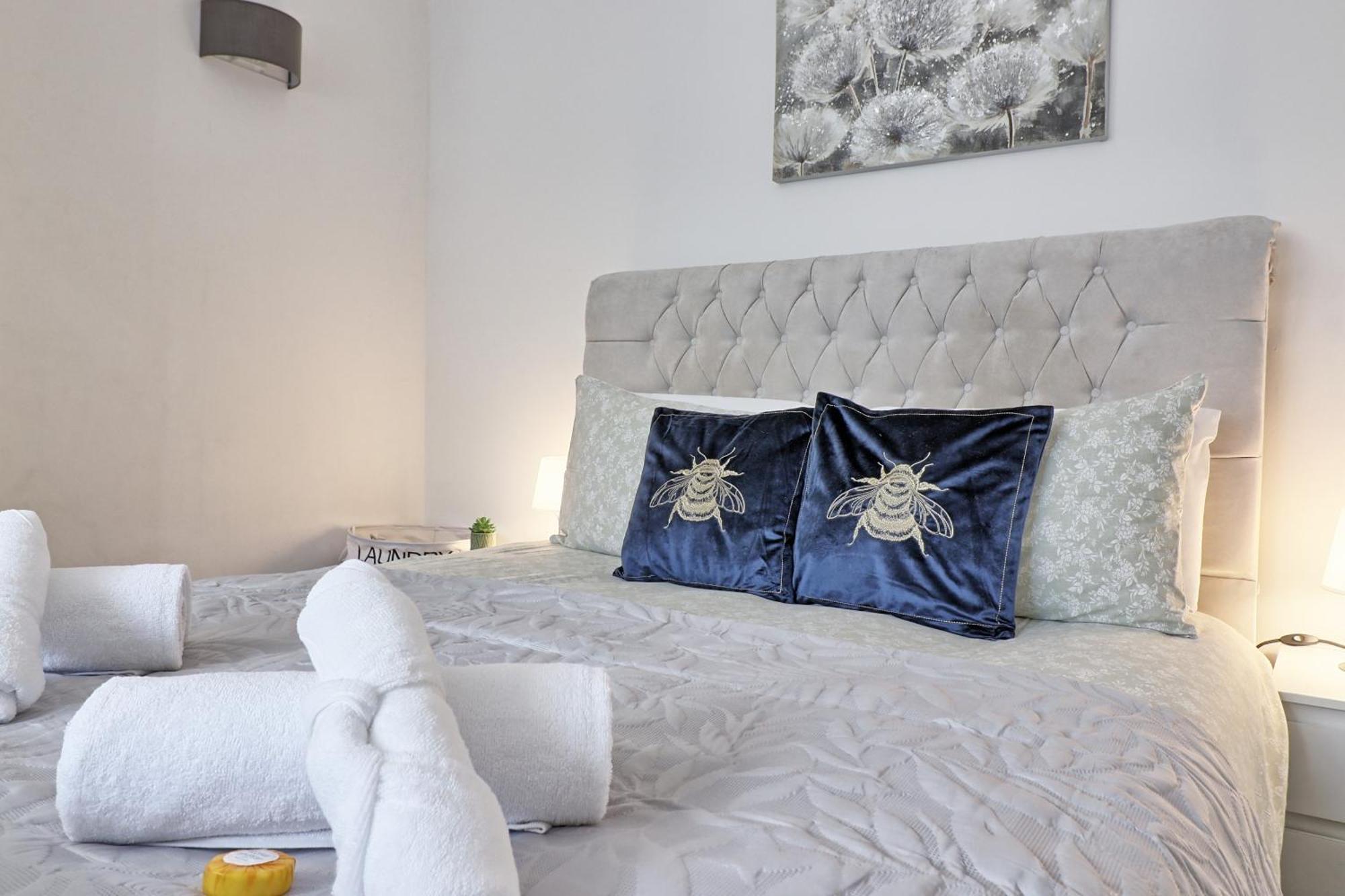Luxury 3-Bed Apartment Near To London With Parking Hornchurch Exterior foto